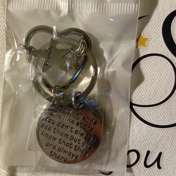 NWT Set of 2 Friensdhip bags & 2 keychains - Picture 4 of 6
